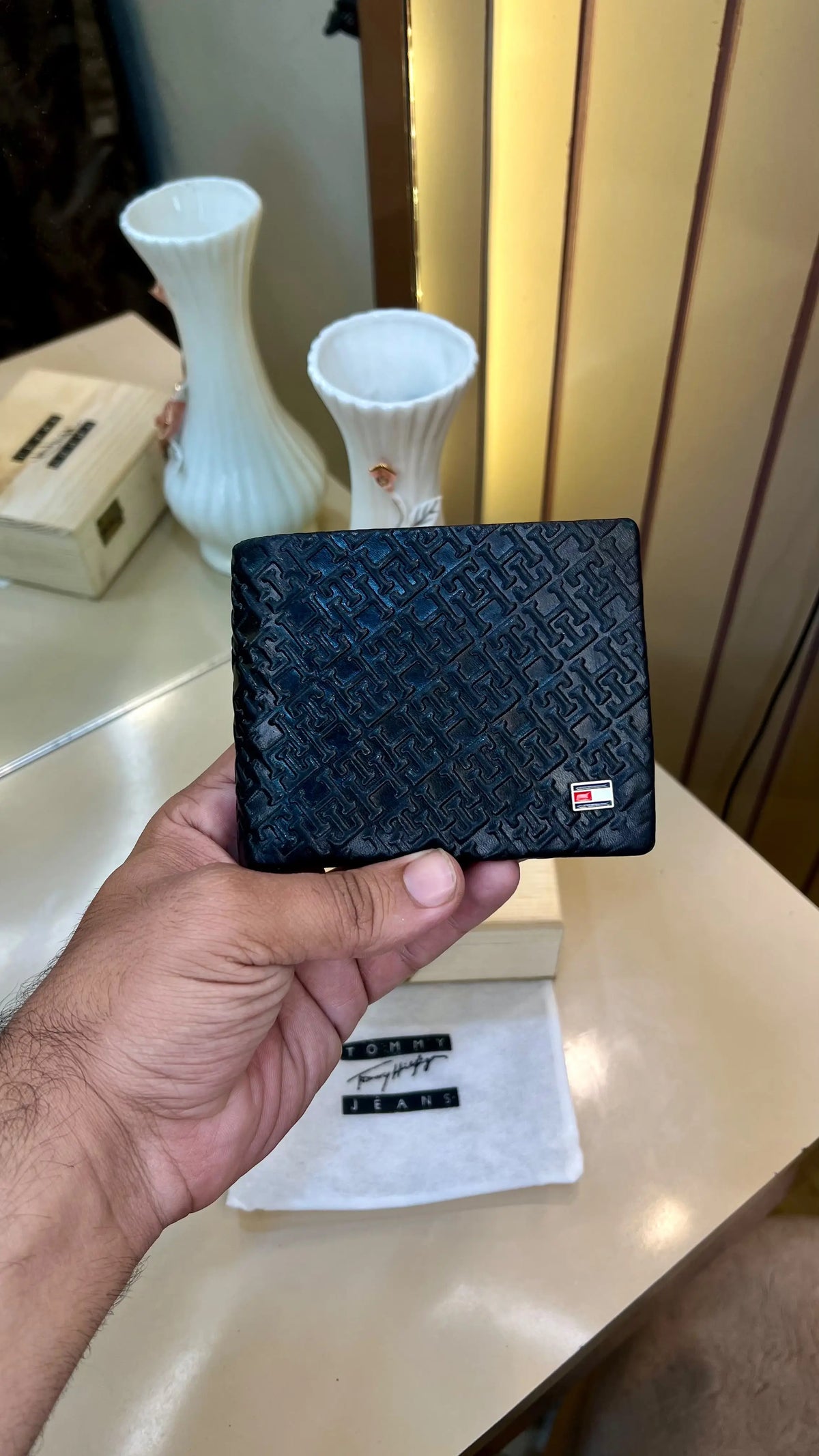 TOMMY HILFIGER PREMIUM QUALITY IMP WALLETS WITH OG WODDEN BOX