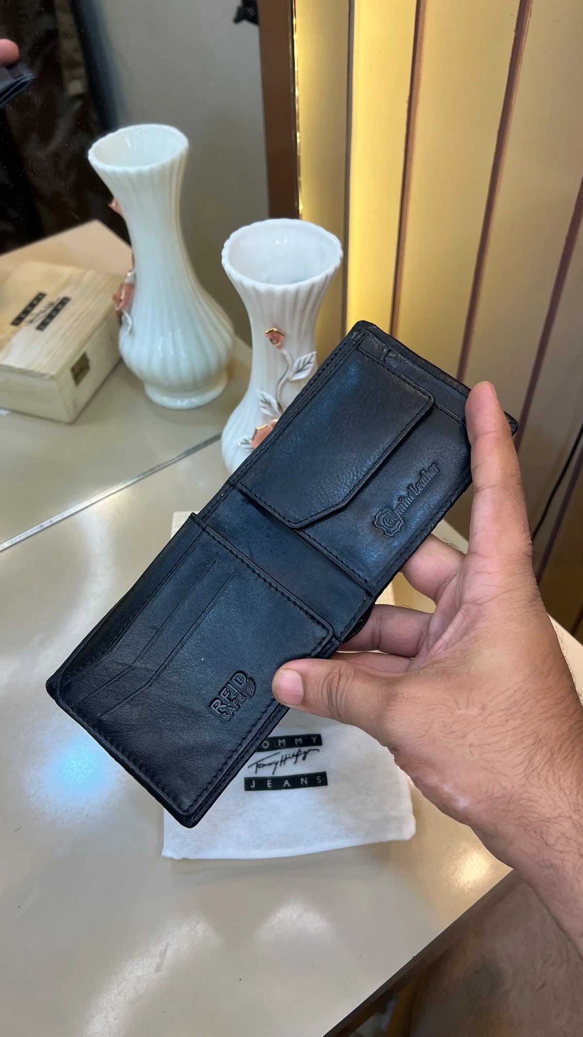 TOMMY HILFIGER PREMIUM QUALITY IMP WALLETS WITH OG WODDEN BOX