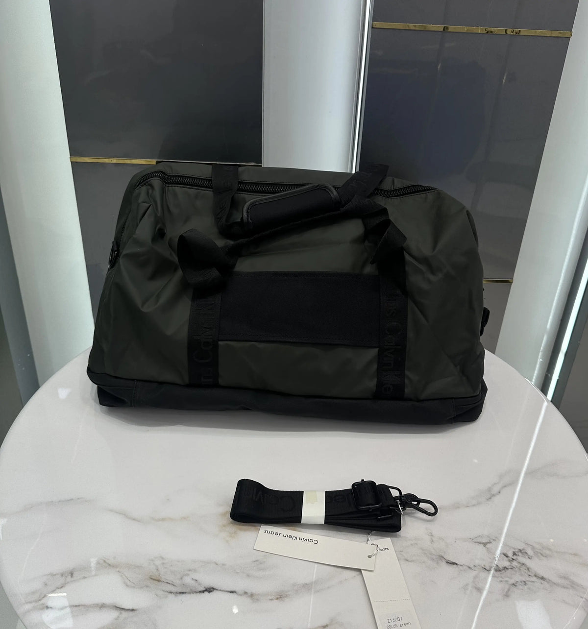 Calvin Klei n Luxury Imported Duffel Bag Green