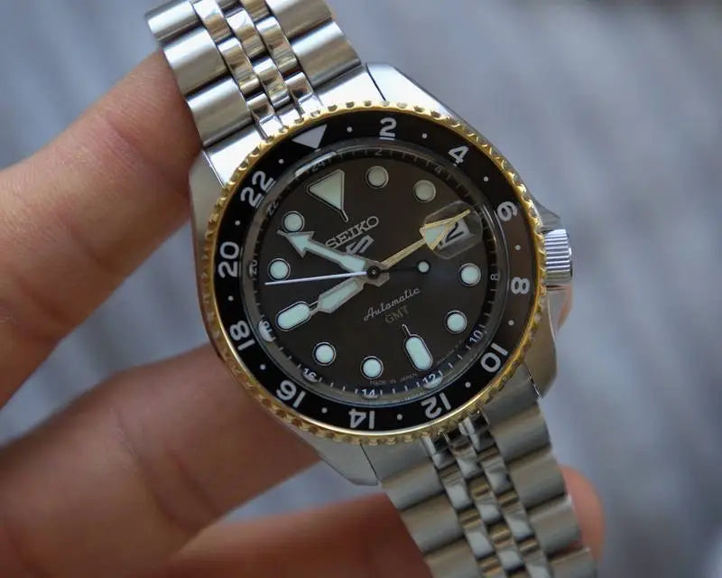 Seiko 5Sportz GMT Heavy Shift Movement