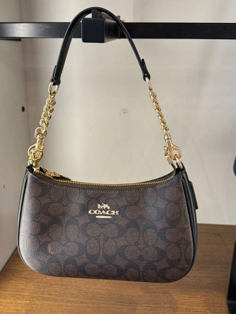 Coacch Teri Shoulder Bag in Signature Canvas With Og Box & Dust Bag Premium Quality 226