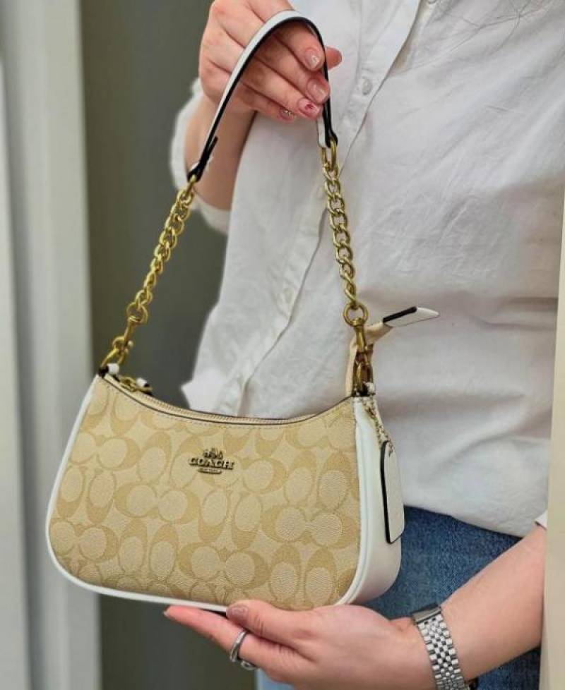 Coacch Teri Shoulder Bag in Signature Canvas With Og Box & Dust Bag Premium Quality 226
