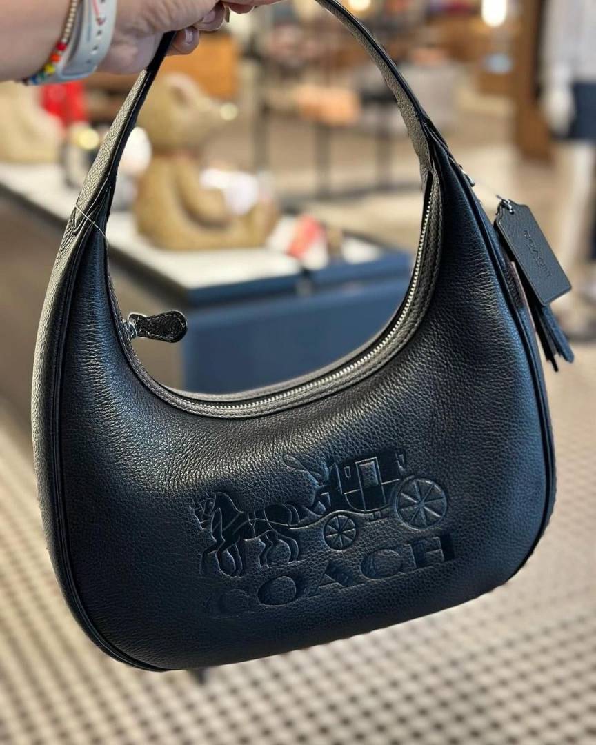 COAC_H BAILEY HOBO SHOULDER BAG WITH DUST BAG & OG MAGNET BOX - 6181