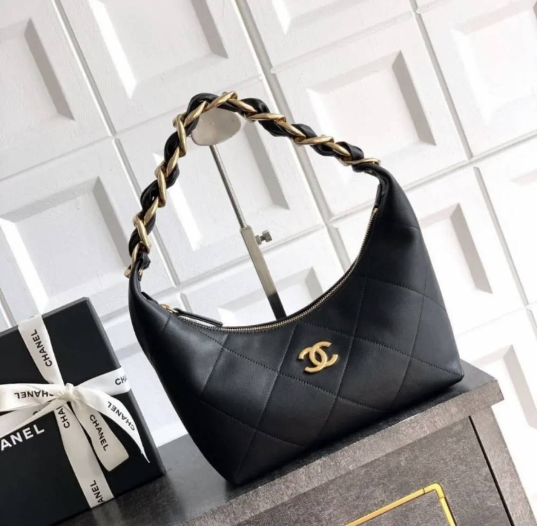 Chane Quilted Maxi Hobo Bag With Box And Dust Bag 251013