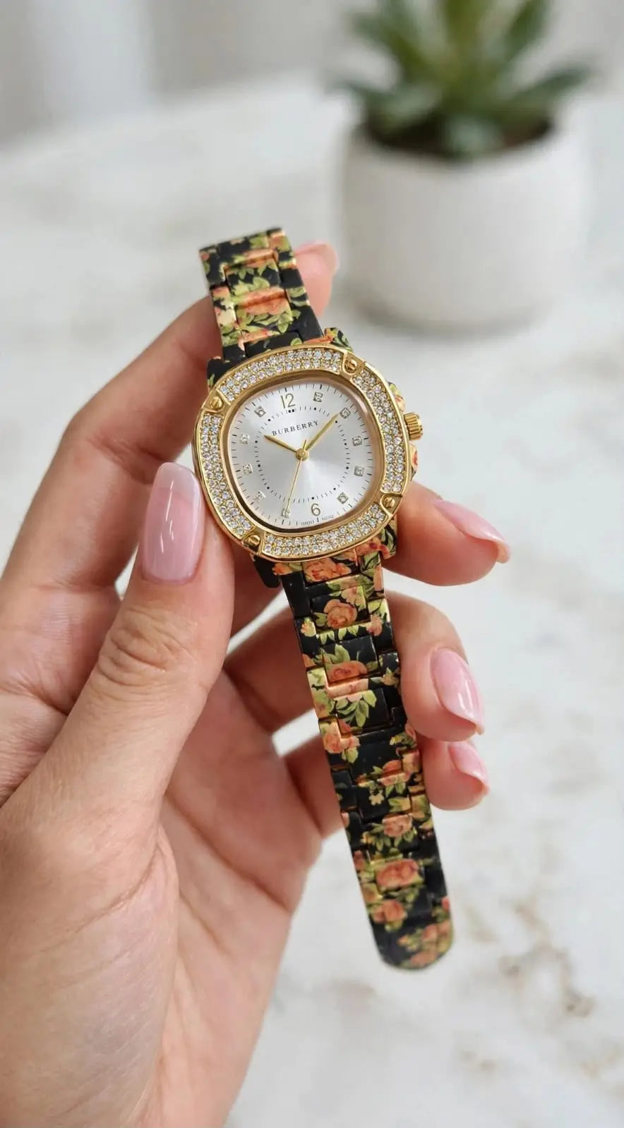 Burberr y Women Black