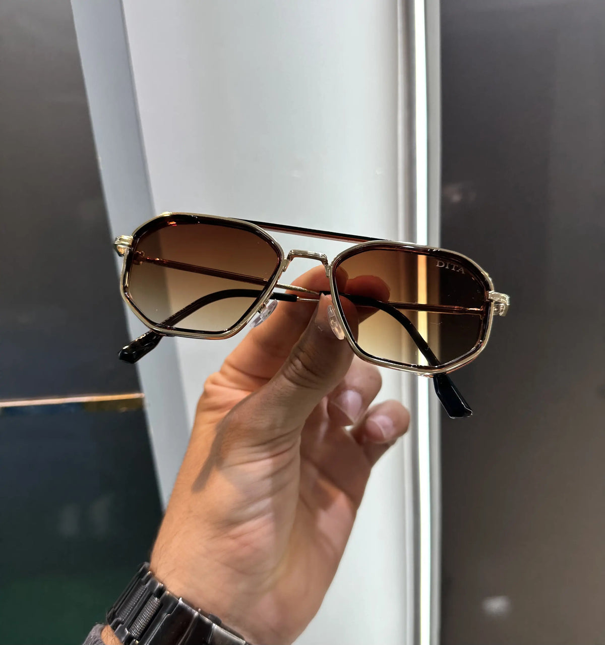 Dita Gold Brown Premium Shades 2828