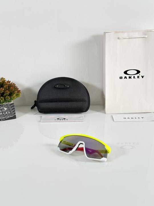 OAKELY SUNGLASSES
