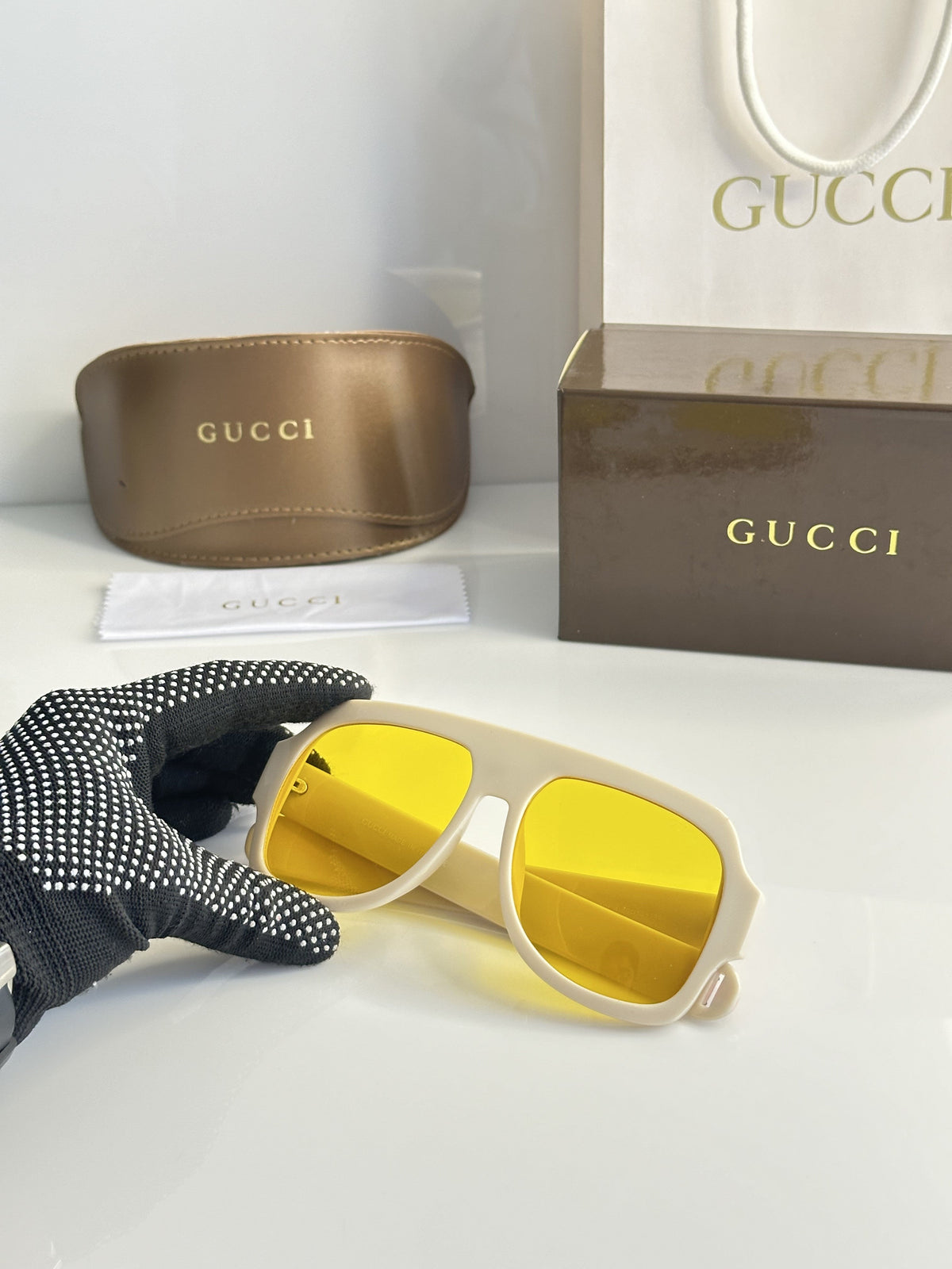 GUCCI SUNGLASSES